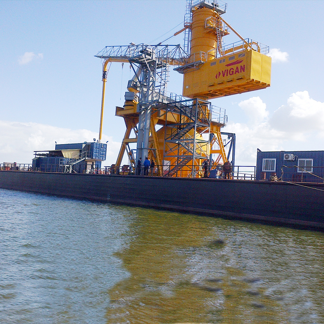 Floating grain loading and unloading station, Alexandria Port